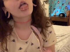Goth teen fucks her juicy pussy with a toy! Thumb